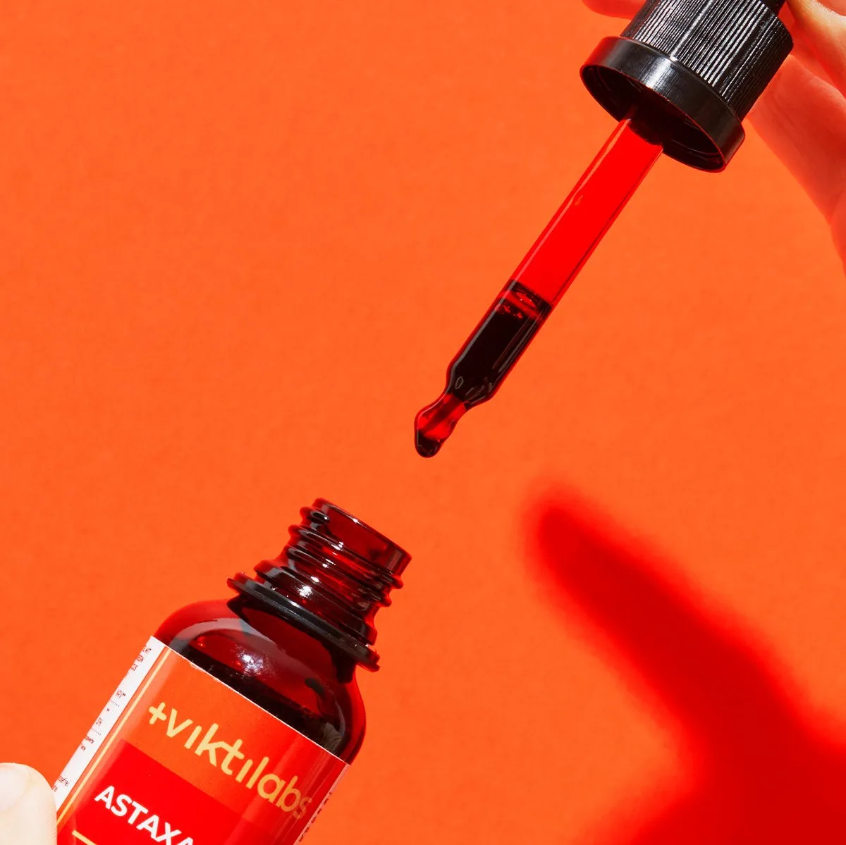 Viktilabs Astaxanthin Tropfen Nahaufnahme