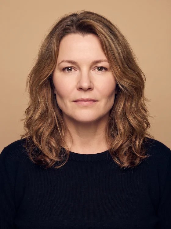 Frau mit sichtbar schlankerem Gesicht